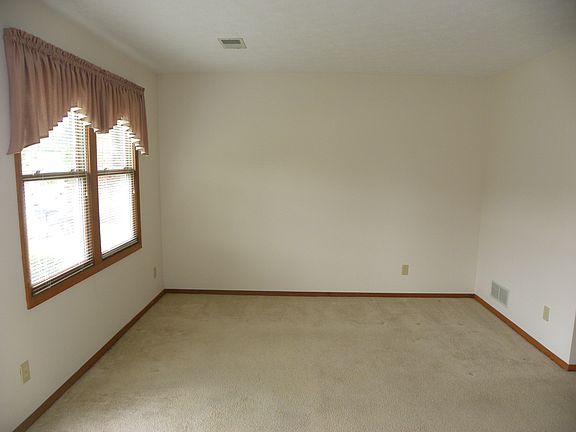 3rd image of 3111 School Pl