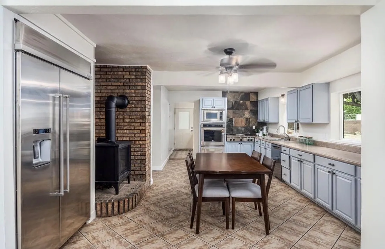 4 bed, 2700 sqft, $2,250 — Photo 4