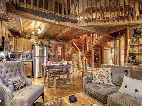 4th image of 448 Hideaway Ridge Cir