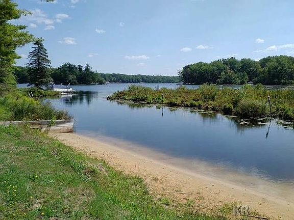 4th image of 671 W Long Lake Dr