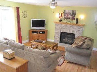 5th image of 630 Peony Ln