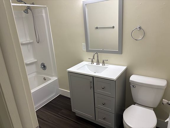 2nd image of 1685 Jane Dr APT 4