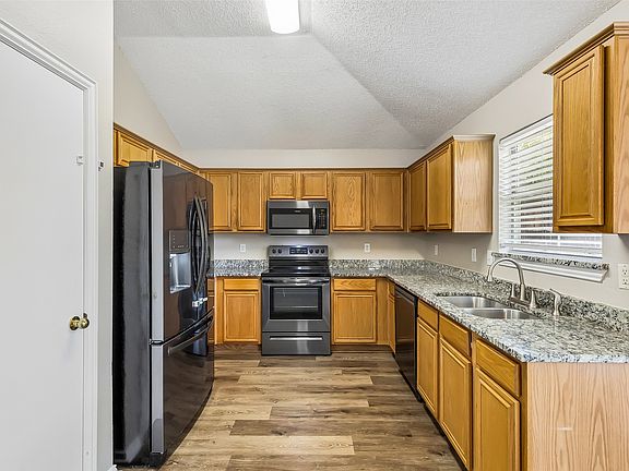 5th image of 2012 Lake Pointe Dr