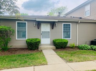 221 Winfield Ct, Vernon Hills, IL 60061