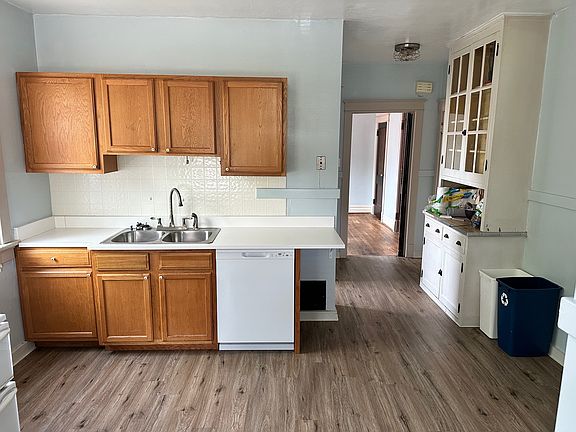 2nd image of 3121 Michigan Ave #3121