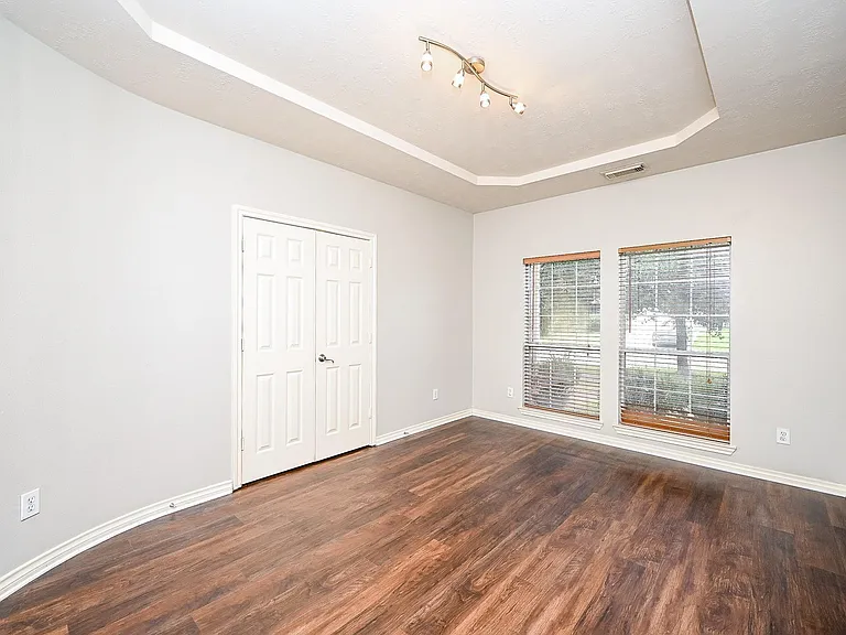 8135 Cove Timbers Ln — Photo 6