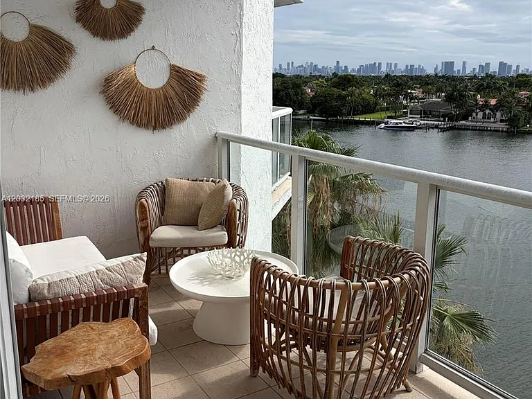 5900 Collins Ave #702 — Photo 8