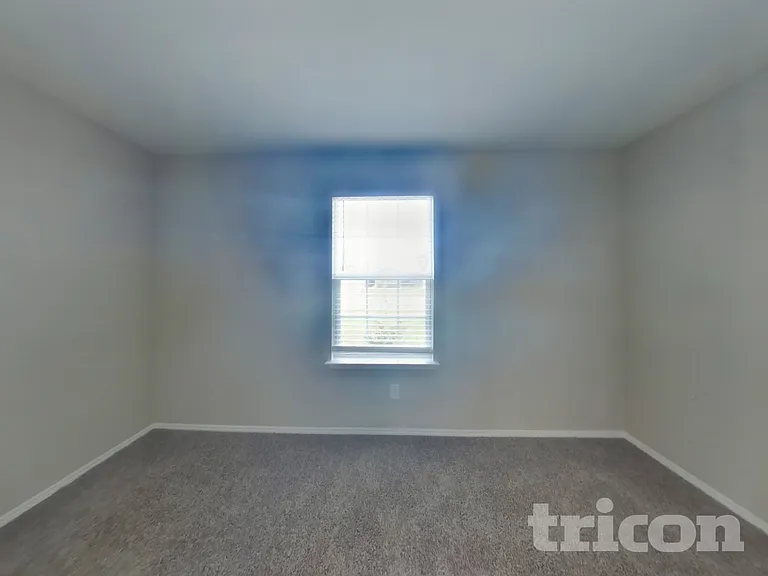 1023 Spofford Dr — Photo 7