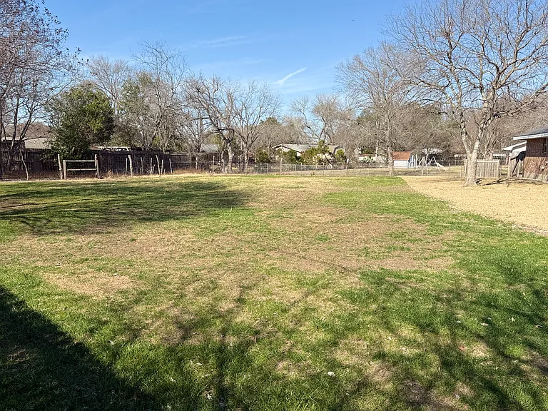 1301 Fieldcrest — Photo 9