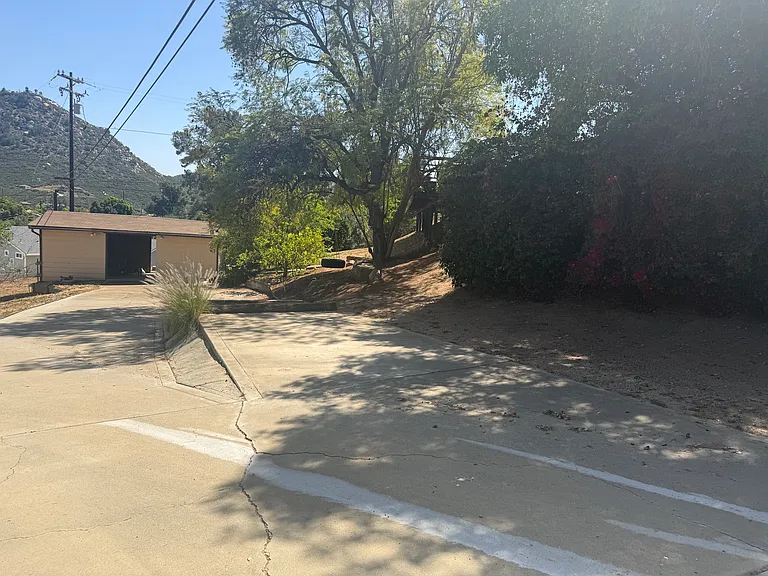 262 Editha Dr — Photo 15