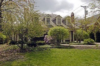 3rd image of 622 N Lincoln St