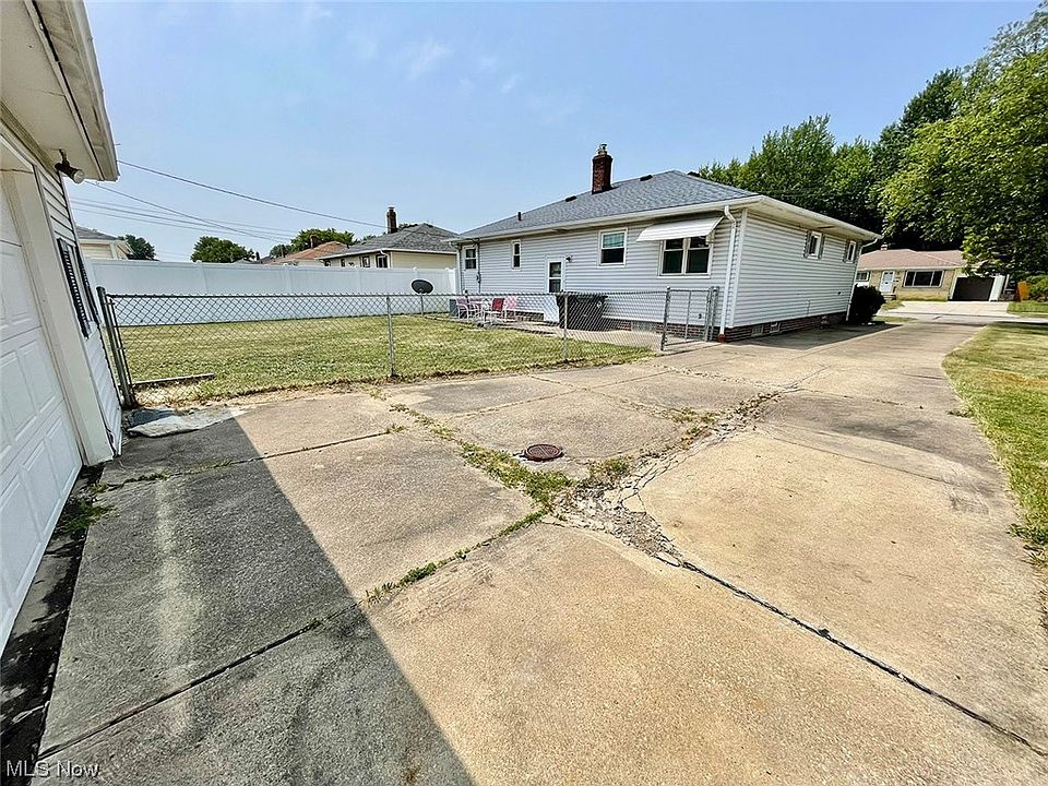 7209 Maplewood Rd, Parma, OH 44130 | Zillow