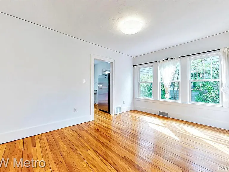 865 W Marshall St — Photo 12