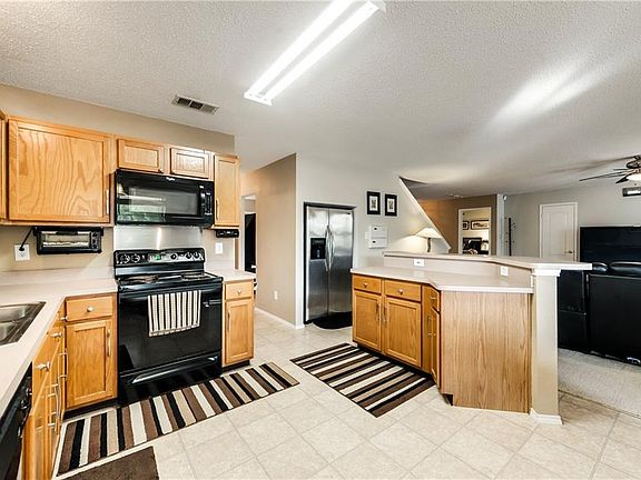 5th image of 1012 Canyon Dr