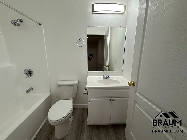 7323 WINNETKA — Photo 28