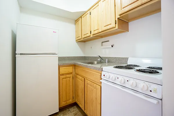 Rented by City Connections Realty | media 3