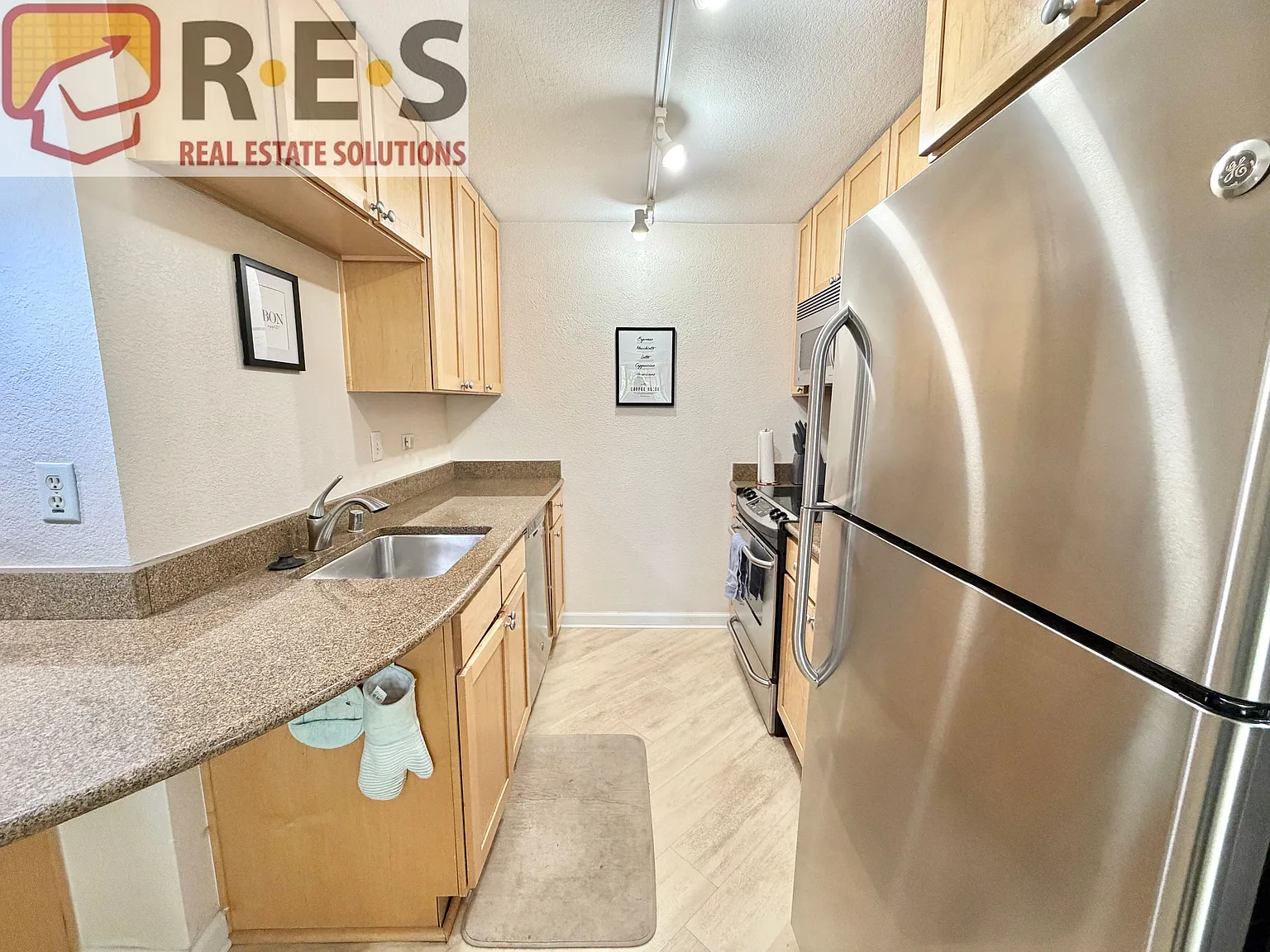 1150 Vine St — Photo 3