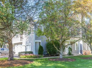 954 Surrey Ln, Dundee, IL 60118