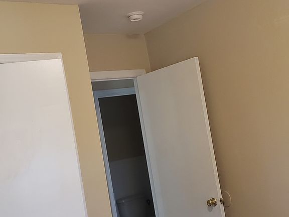 4th image of 101 Toby Cir