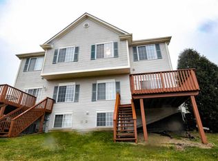 1076 Castleshire Dr #1076, Woodstock, IL 60098
