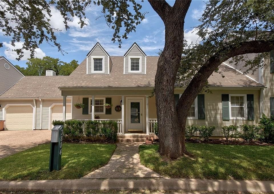 1st image of 3884 Williamsburg Cir