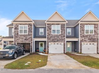 209 N Stingray Ln, Sneads Ferry, NC 28460