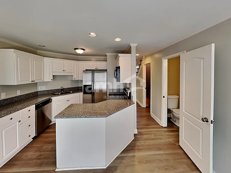 1423 Shoreside Dr — Photo 3