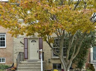 10285 Friendship Ct, Fairfax, VA 22032