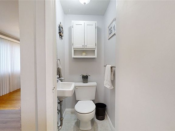 3rd image of 190 Brookside Dr