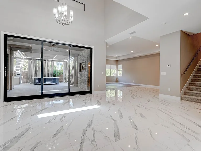86 Pristine Glen St — Photo 2
