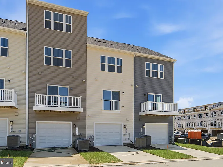 16130 Hyde Park Pl — Photo 33