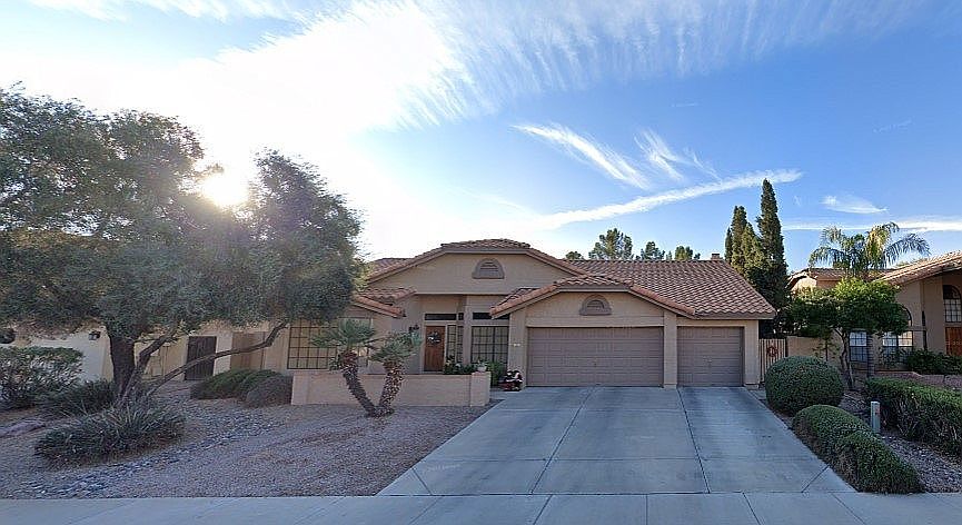 1st image of 811 W Royal Palms Dr
