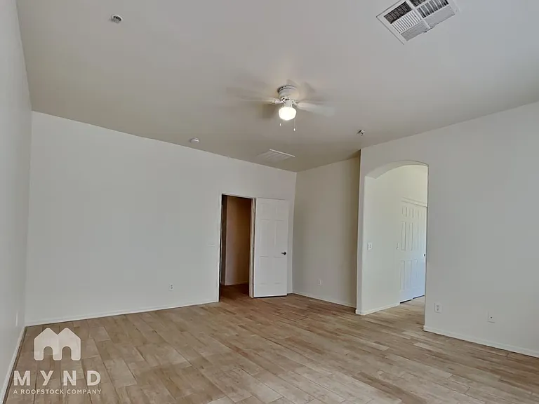 9303 W Raymond St — Photo 11
