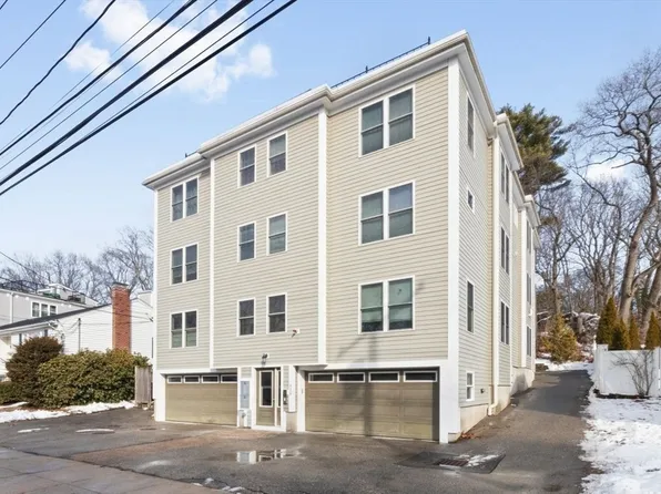 829 Lagrange St Unit 3, Boston, MA 02132