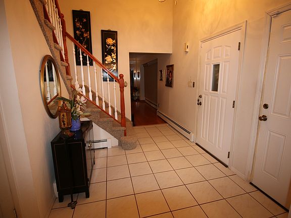 4th image of 515 Coakley St