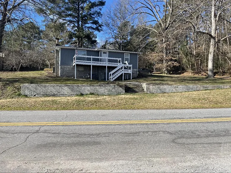 Lakeshore Dr NE — Photo 10