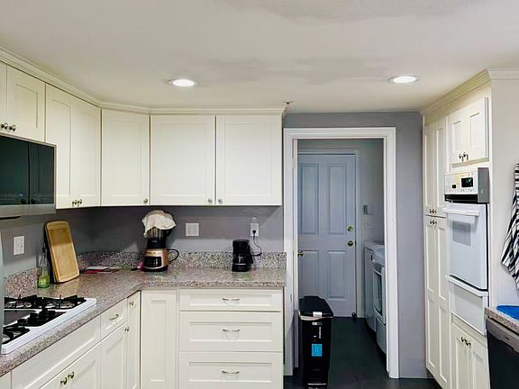 2nd image of 2418 Harriman Ln