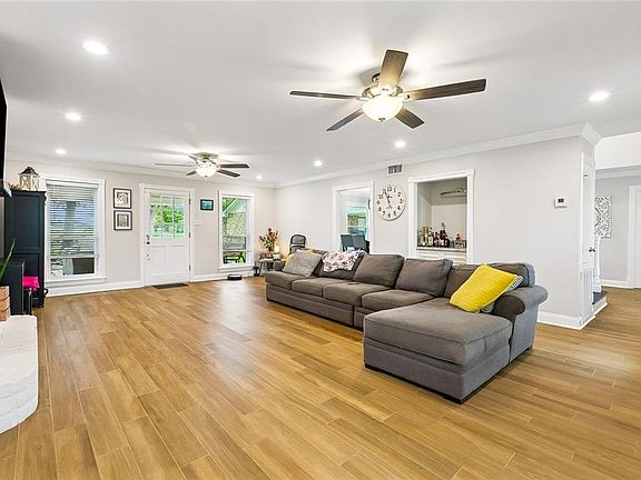 5th image of 2101 Carmel Valley Dr