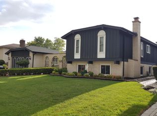 844 Kings Point Dr W, Addison, IL 60101