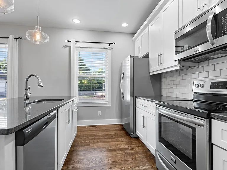 310 Evanston Ave — Photo 10