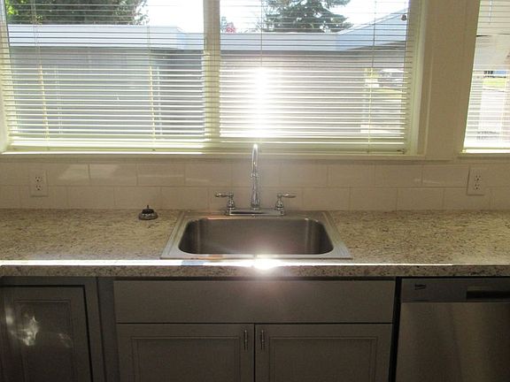 3rd image of 303-305 Idylwood Dr SE #303