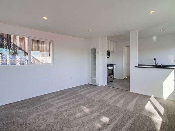 3rd image of 3916 Florida St