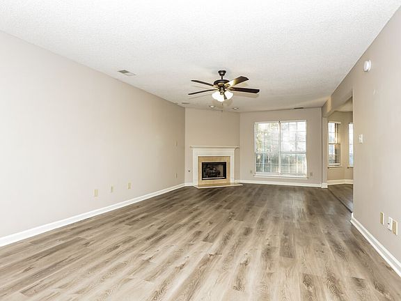 5th image of 40 Oak Court Cv