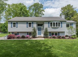 8 Harwood Dr, Danbury, CT 06810