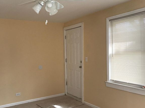 3rd image of 1028 N Elmwood Ave