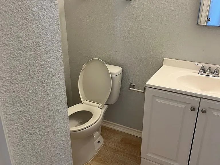 15 McLennan Oak — Photo 9