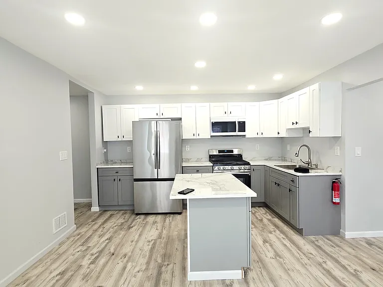 326 Sutton St #1A — Photo 3