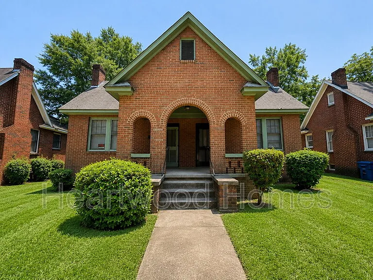1408 Victoria St — Photo 1
