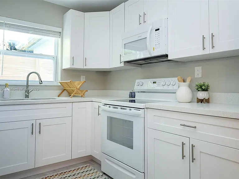 2761 SW 33rd Ave #2 — Photo 12