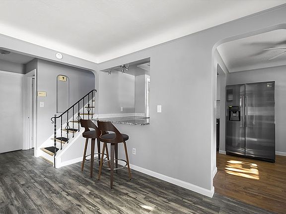 3rd image of 6910 Renwood Dr